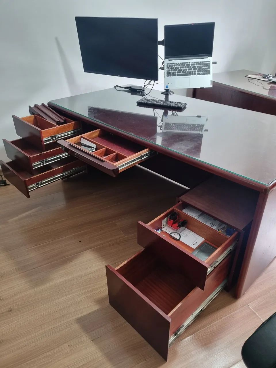 Mesa de escritório com vidro 6 gavetas, de luxo - Foto 4