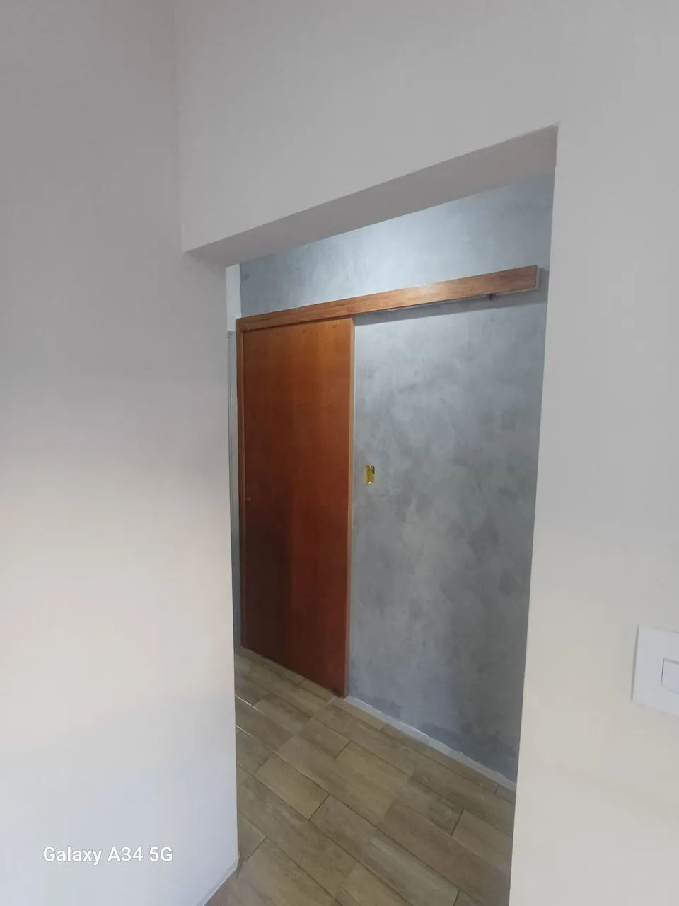 Aplicação de papel de parede profissional e pintura  - Foto 2