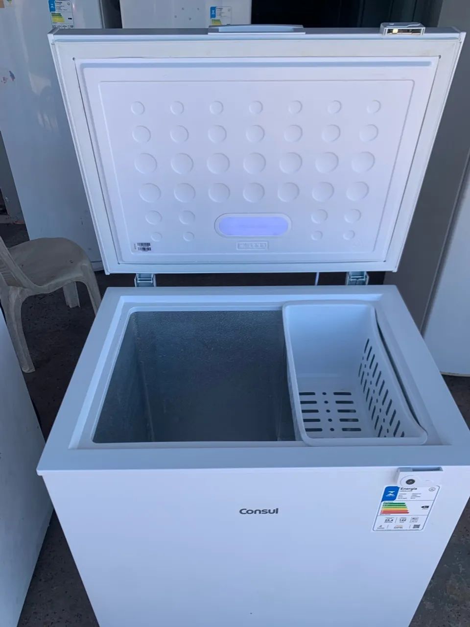 Vendo esse freezer semi novo  - Foto 2