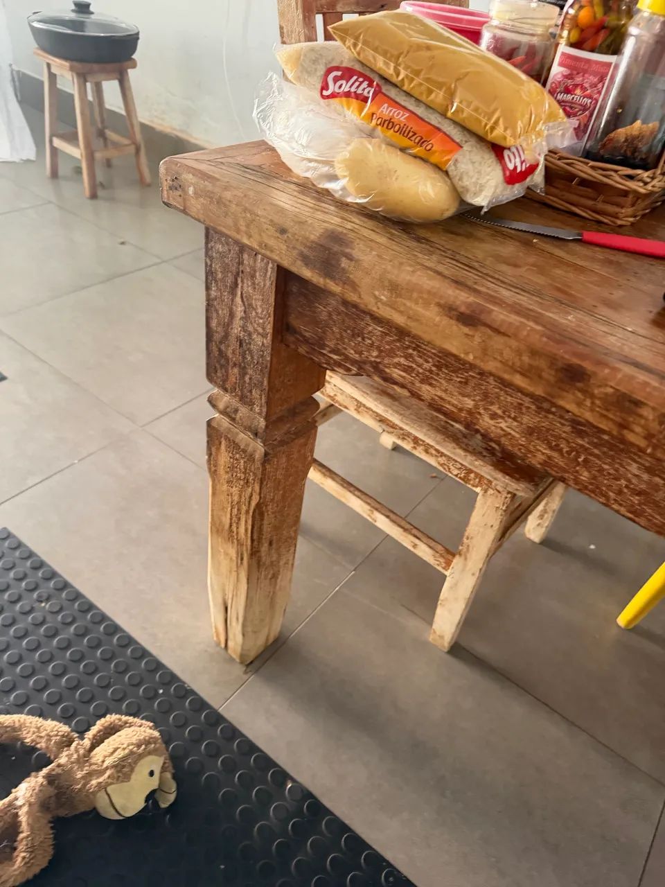 Mesa de madeira rústica 