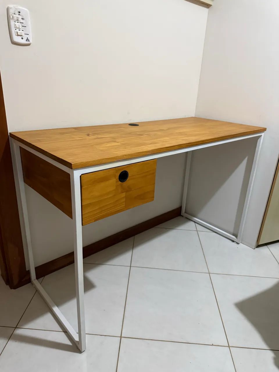 Mesa de trabalho/estudo 