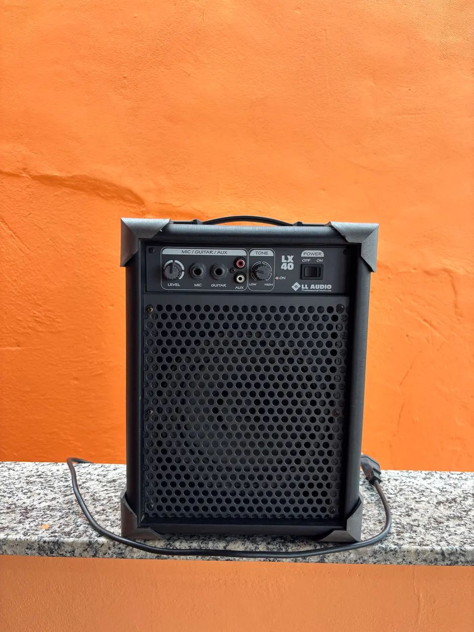 Caixa Amplificada LL Audio LX 40 - Ótimo Estado 
