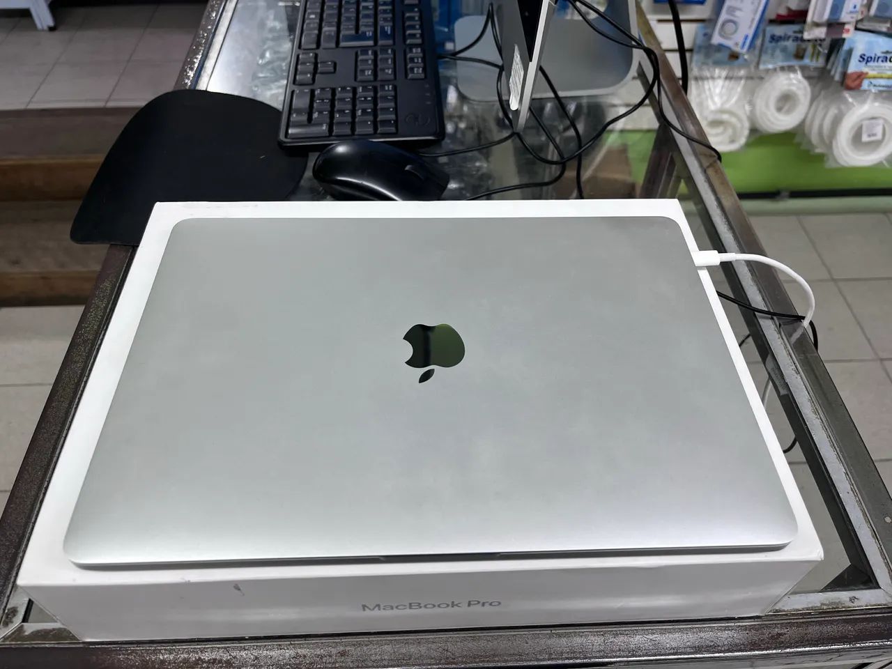 Macbook pro 2020 touch bar caixa original nunca aberto - Foto 3