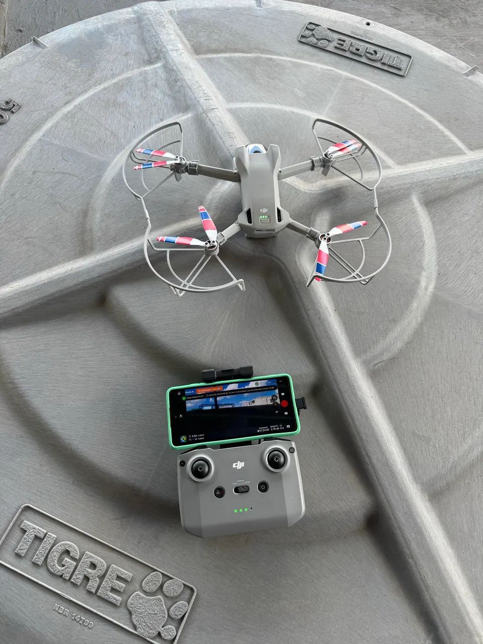 Drone DJI mini 3 com bolsa caixa e hélices 