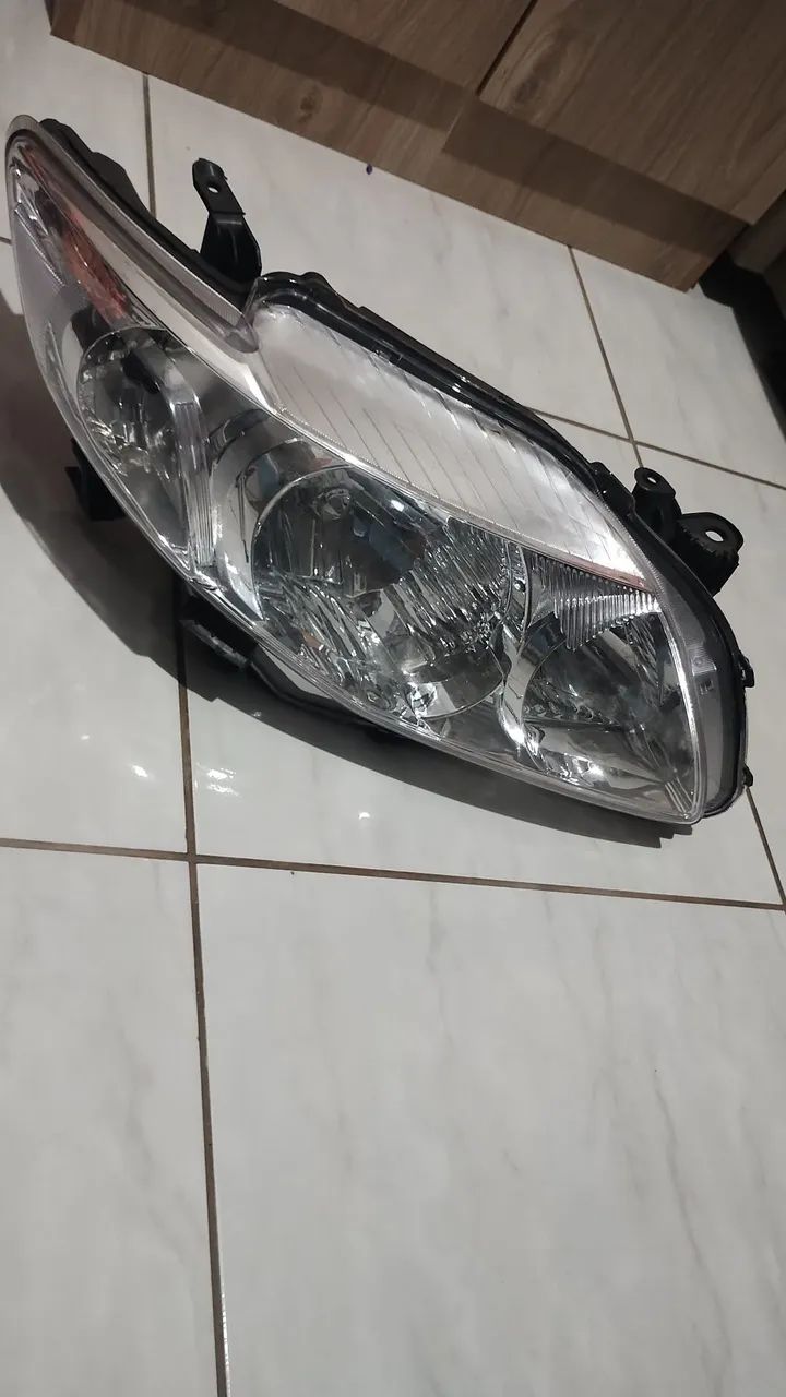 FAROL ESQUERDO COROLLA 