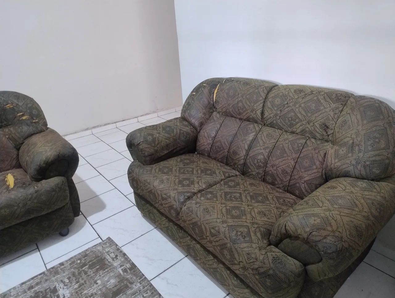 ?CONJUNTO DE SOFAS + PEZINHO - ROSEIRA/SP - Foto 4