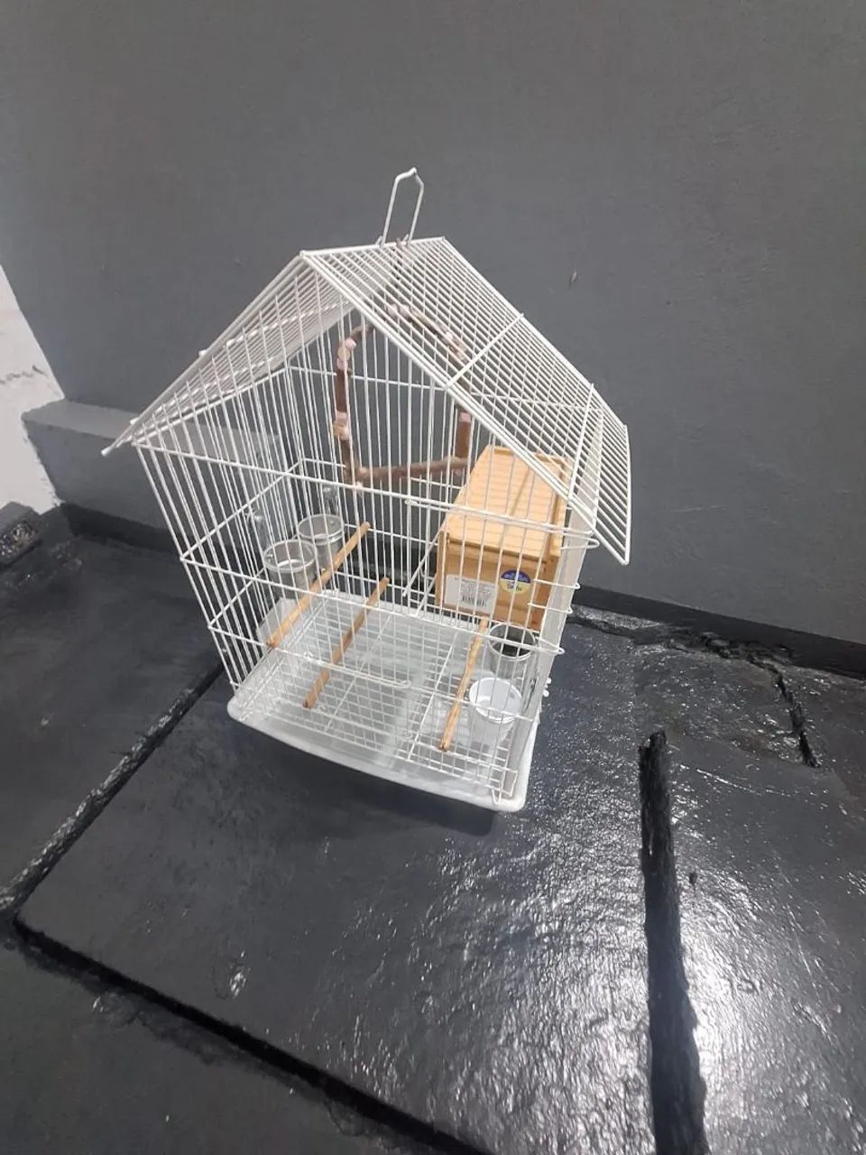 Gaiola Com bandeja, comedouro e puleiro