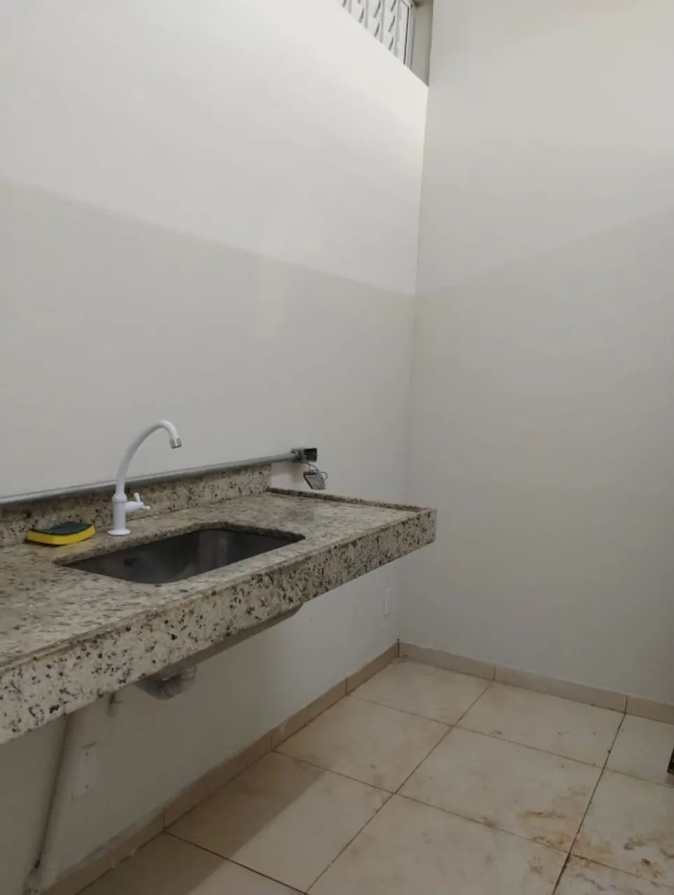 Aluguel de lojas em Sete Lagoas, 59m² cada, bairro Aeroporto. - Foto 4