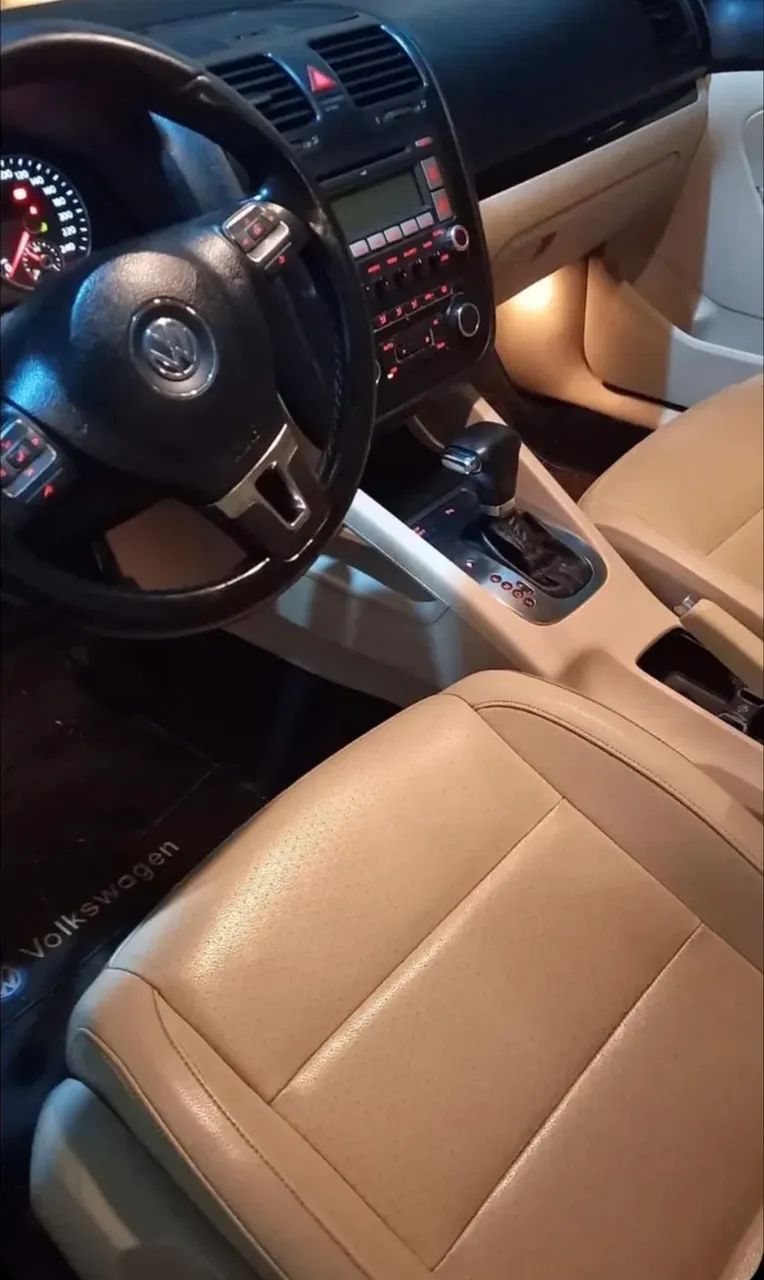 Volkswagen Jetta 2.5 4p.  59.700,00 - Foto 4