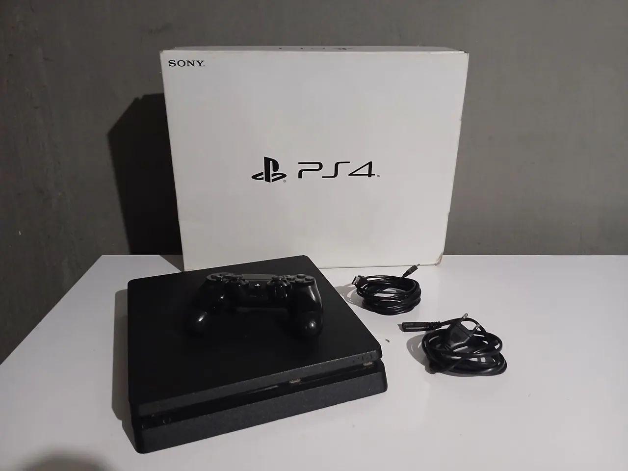 PS4 + CONTROLE COM E SEM JOGOS DIGITAIS