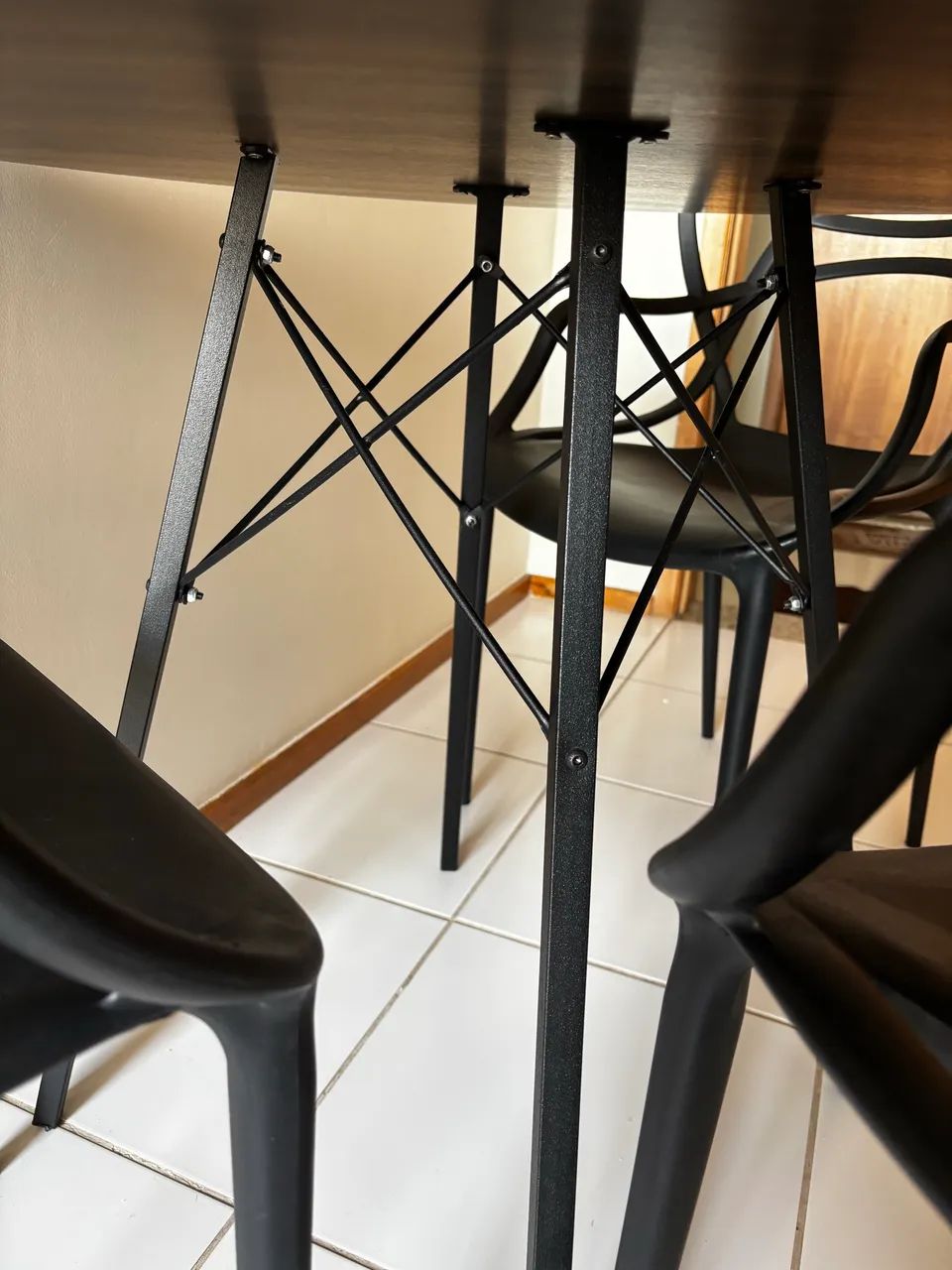 Mesa com quatro cadeiras  - Foto 4
