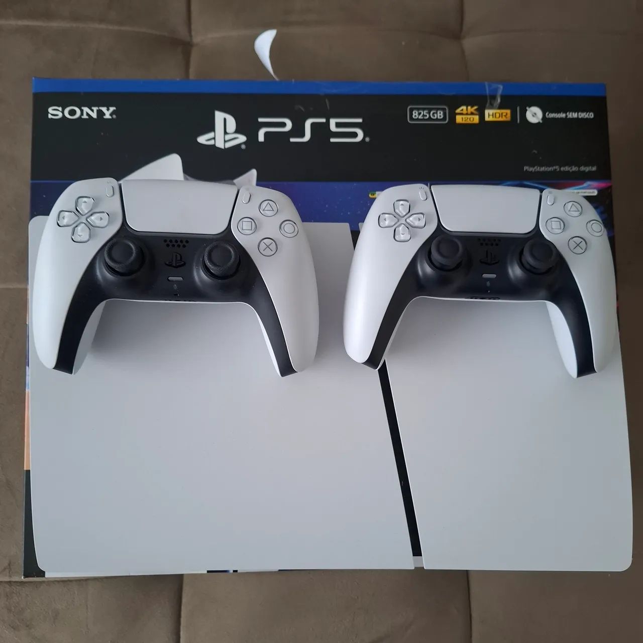 PS 5 versão digital com 2 controles