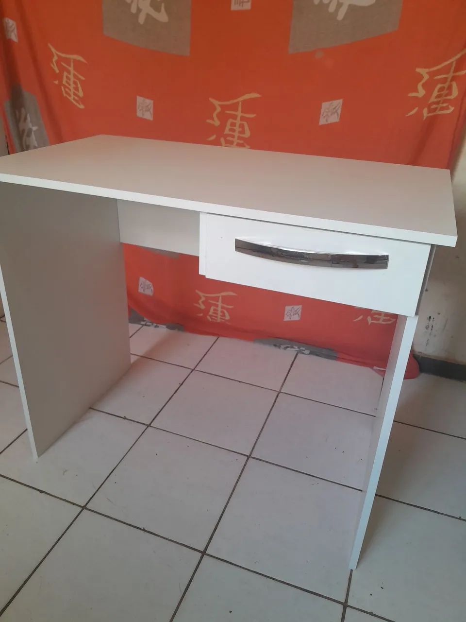 Escrivaninha com gaveta  - Foto 4