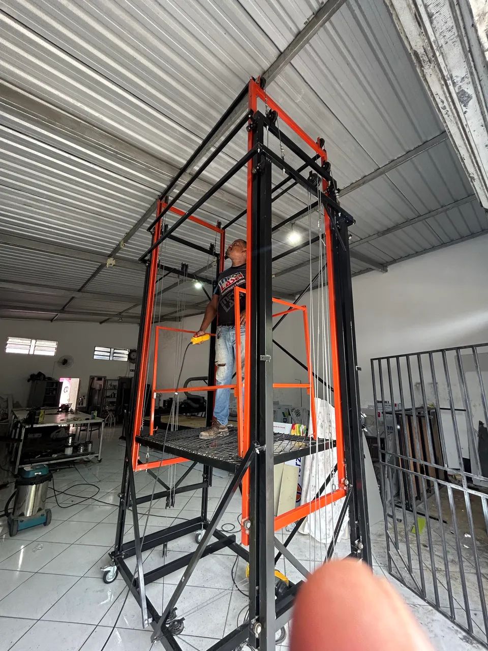 Plataforma Elevatória elétrica 9m 250 kg - Foto 4