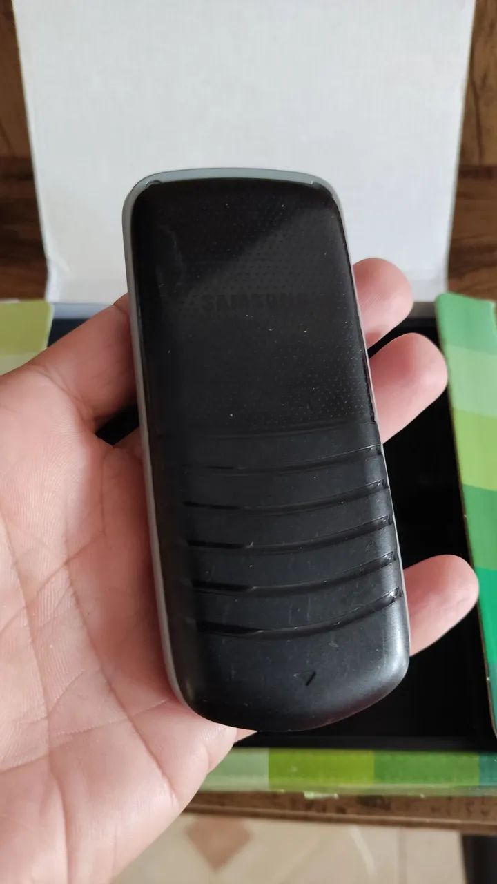 Celular Samsung simples com carregador novo - Foto 2