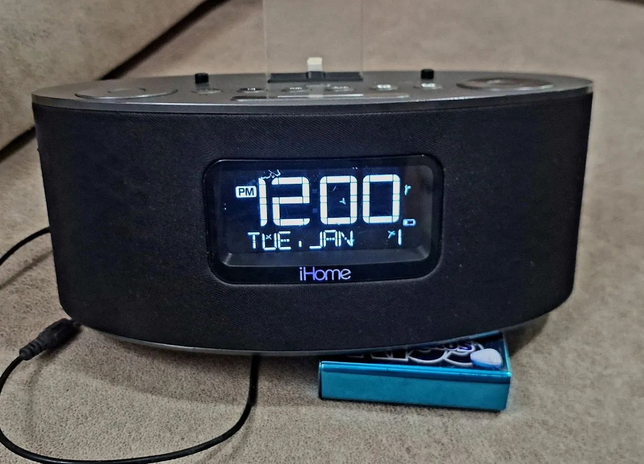 Caixa de som e rádio relógio Ihome para iPhone  - Foto 5