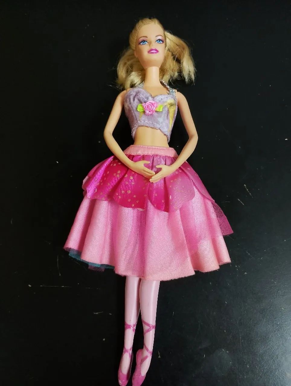 Lotes com lindas bonecas Barbies e 1 Disney  - Foto 4