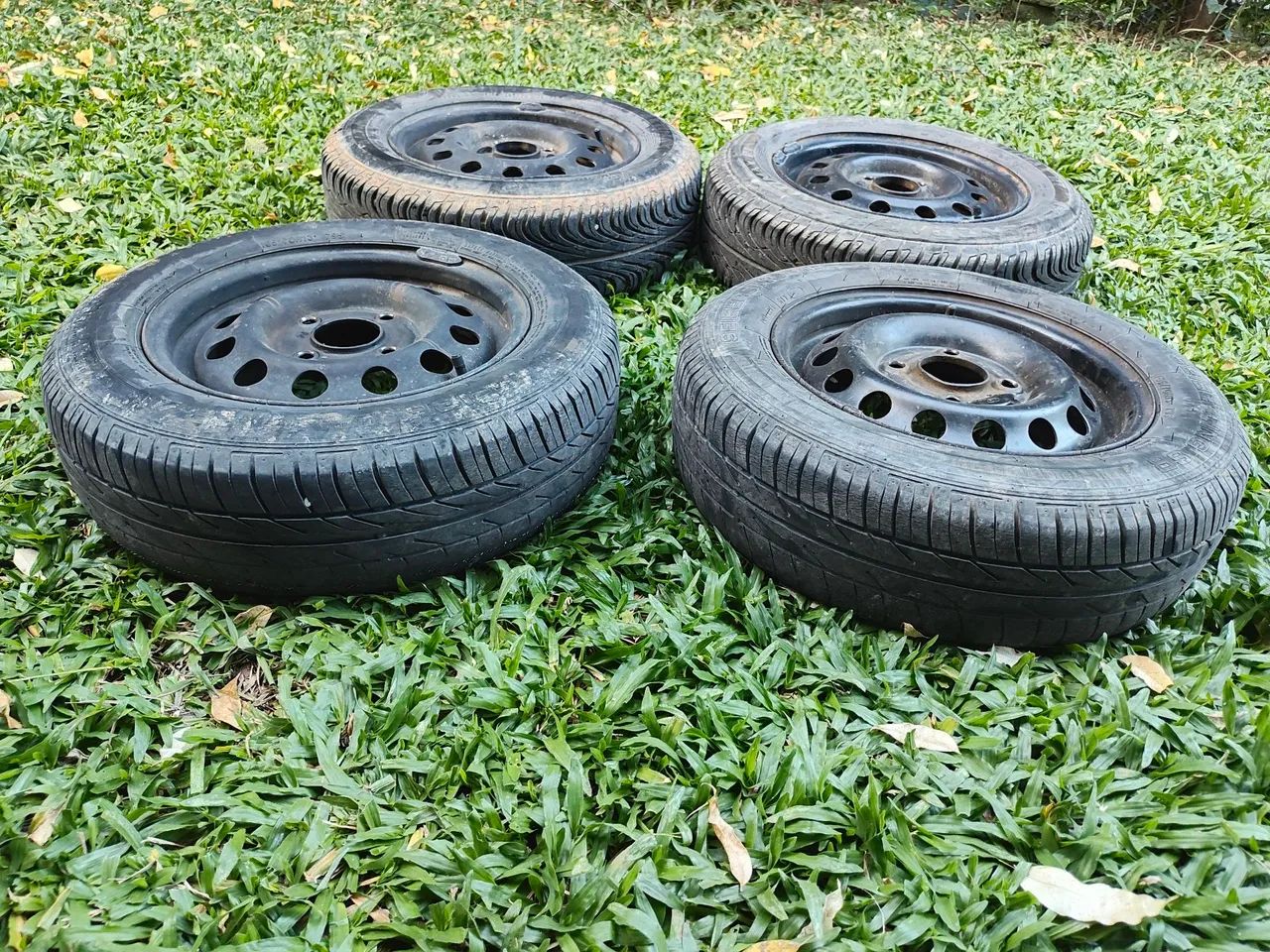 Rodas de ferro Ford com pneus  - Foto 2