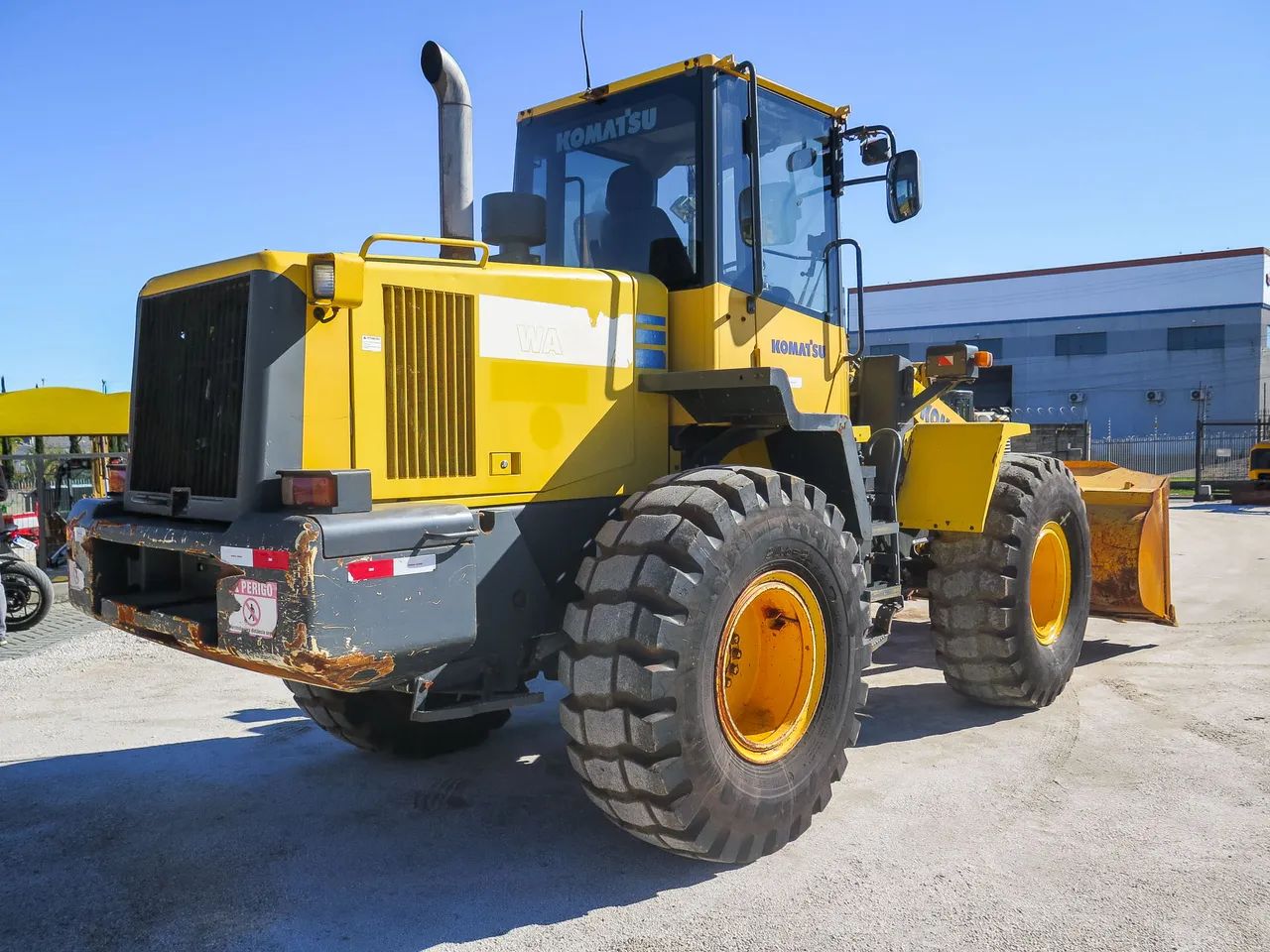 Pá carregadeira KOMATSU WA200 2018 com 10.599h de operação - Foto 2