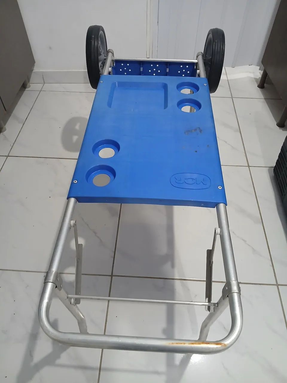 Carrinho de praia com avanço para caixa térmica e cadeiras.  - Foto 3