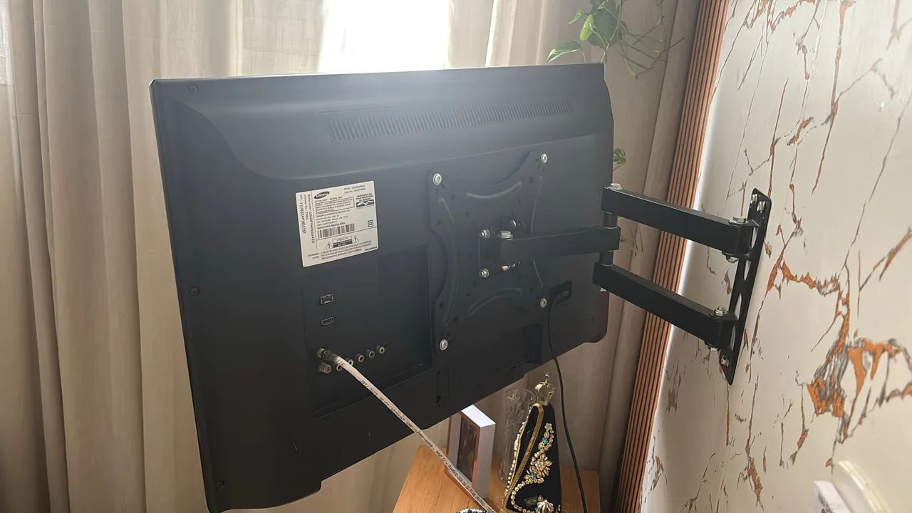VENDO TV 32 POLEGADAS PLACA FONTE QUEIMADA MAIS TELA PERFEITA! OBS.: NÃO É SMART  - Foto 2