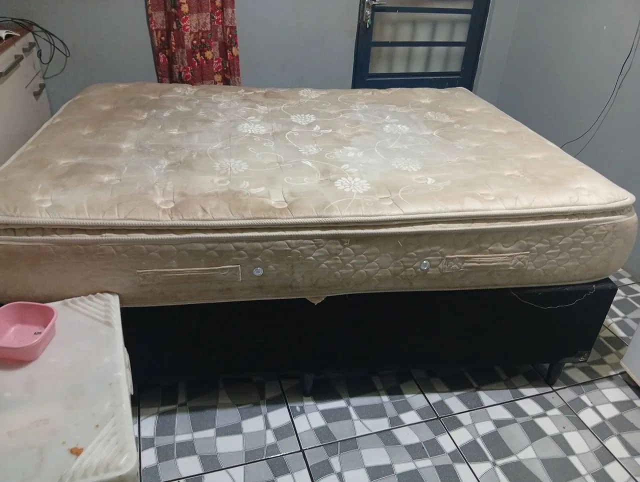 Cama quin com base coxão ótimo 