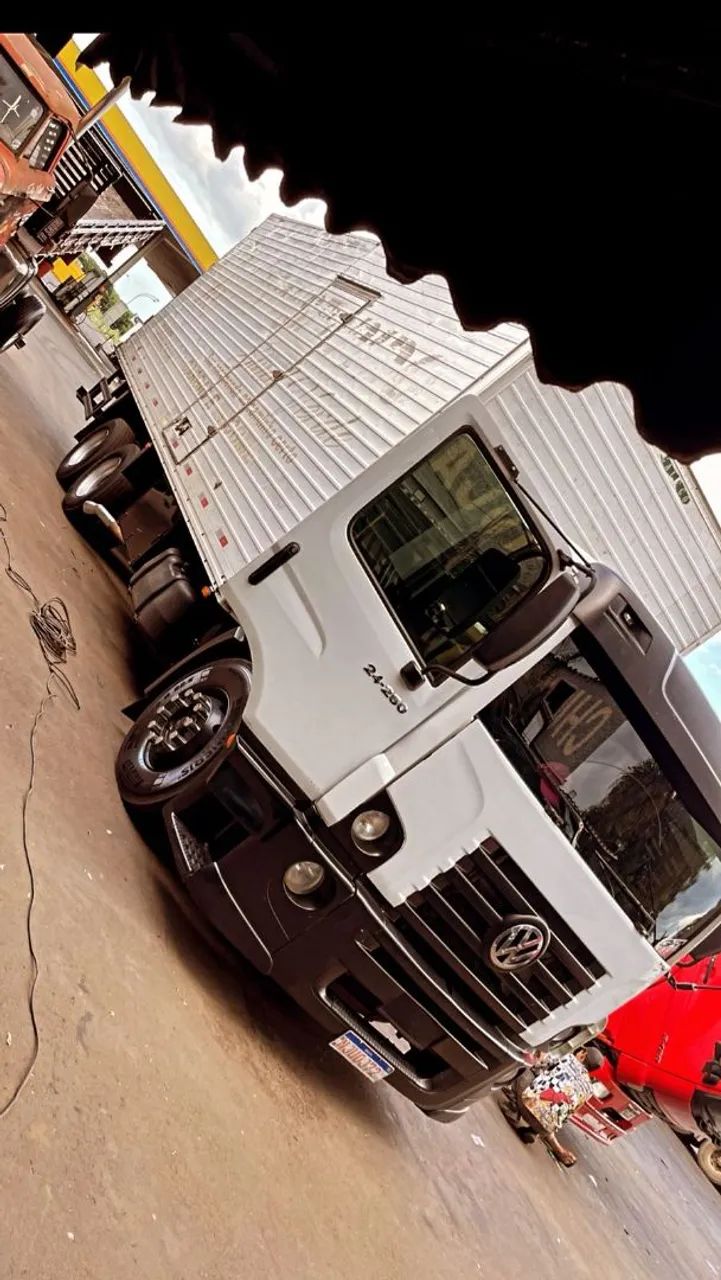 Caminhão Truck Baú 24-250 2011/11 - Foto 3