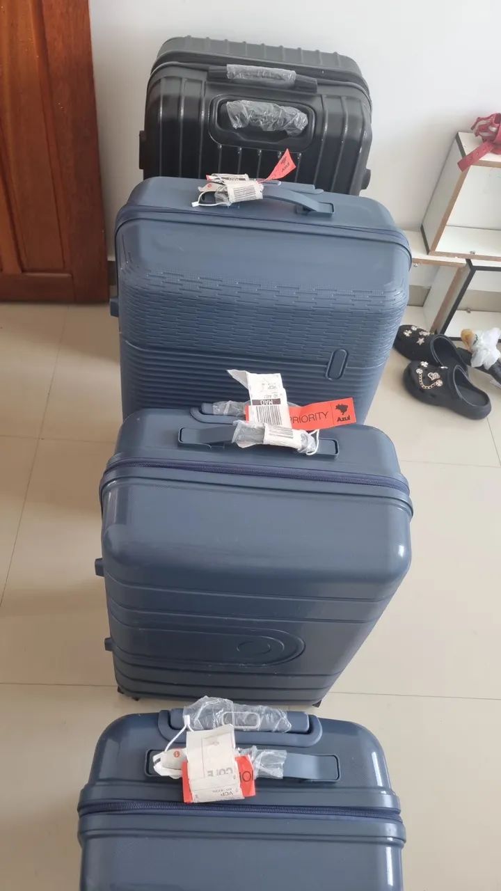 Vendo 4 malas ssemi novas, usadas uma vez. Dalva com Neide *.  - Foto 2