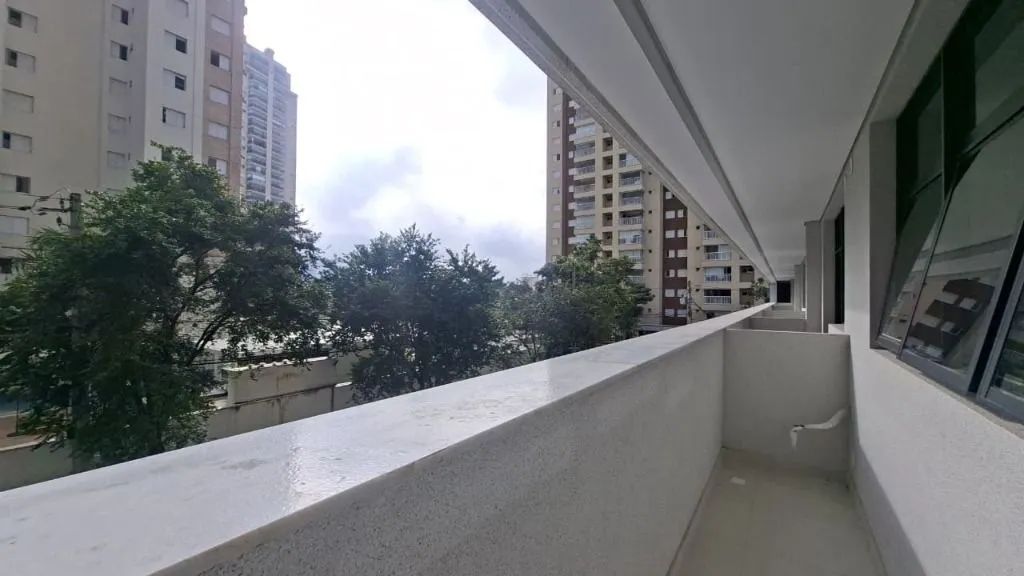 Sala comercial de 70,73 m² com 2 banheiros, varanda e vagas rotativas no Edifício Quadria  - Foto 4