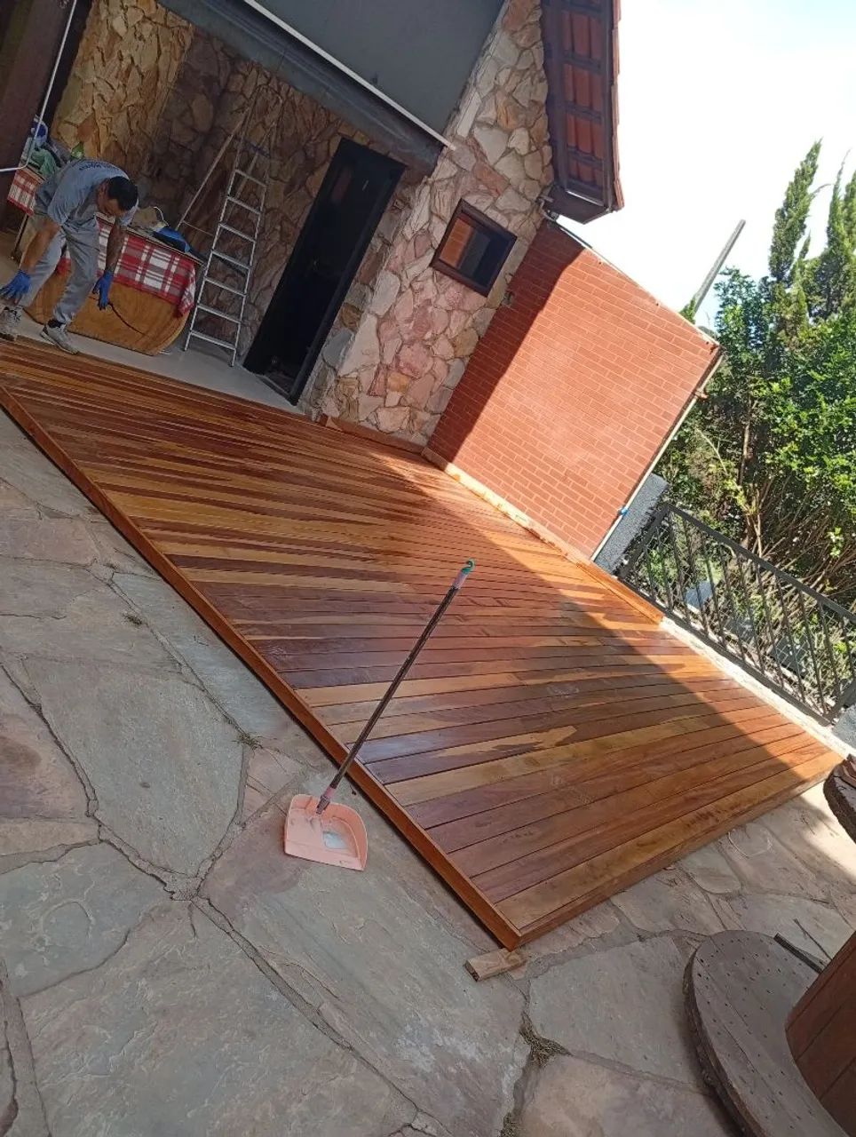 Deck de madeira sob medida VALOR 300 MAO DE OBRA PROMOÇÃO M² - Foto 3