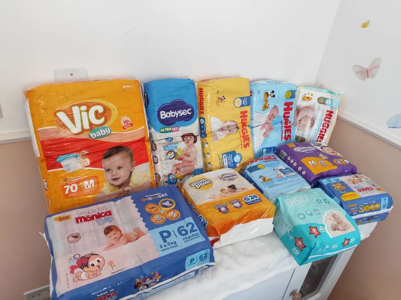 Lote com 11 pacotes de fraldas