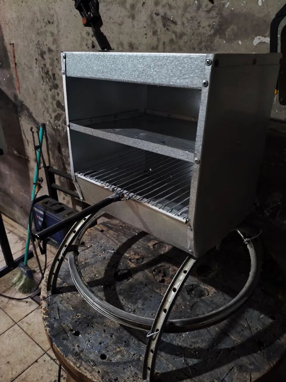 Mini churrasqueira para espetinhos 40x30x40cm  - Foto 5