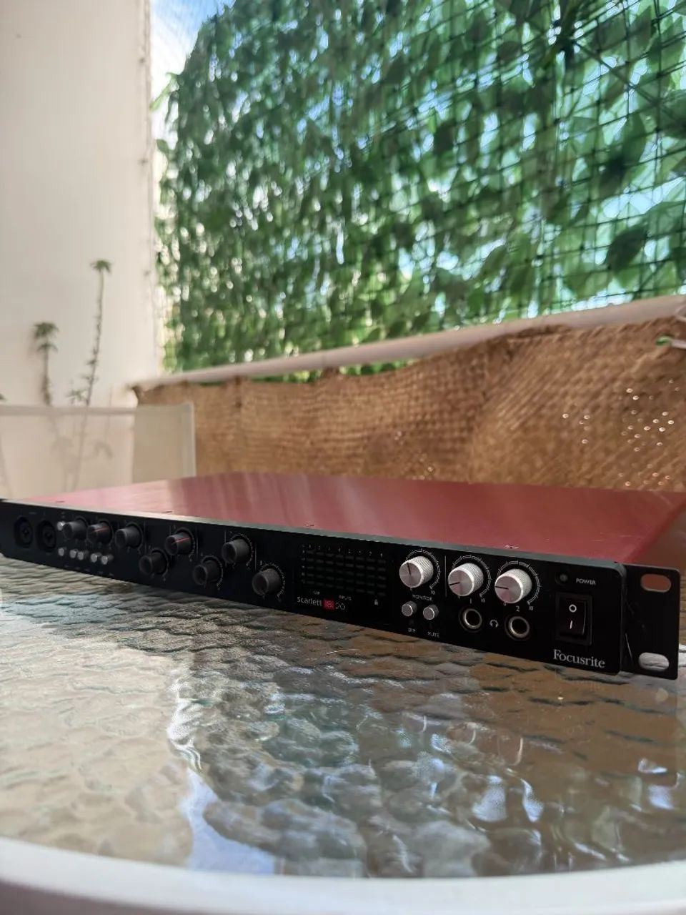 Interface Focusrite Scarlett 18i20 2ª Geração, 8 pré-amps, impecável - Foto 2