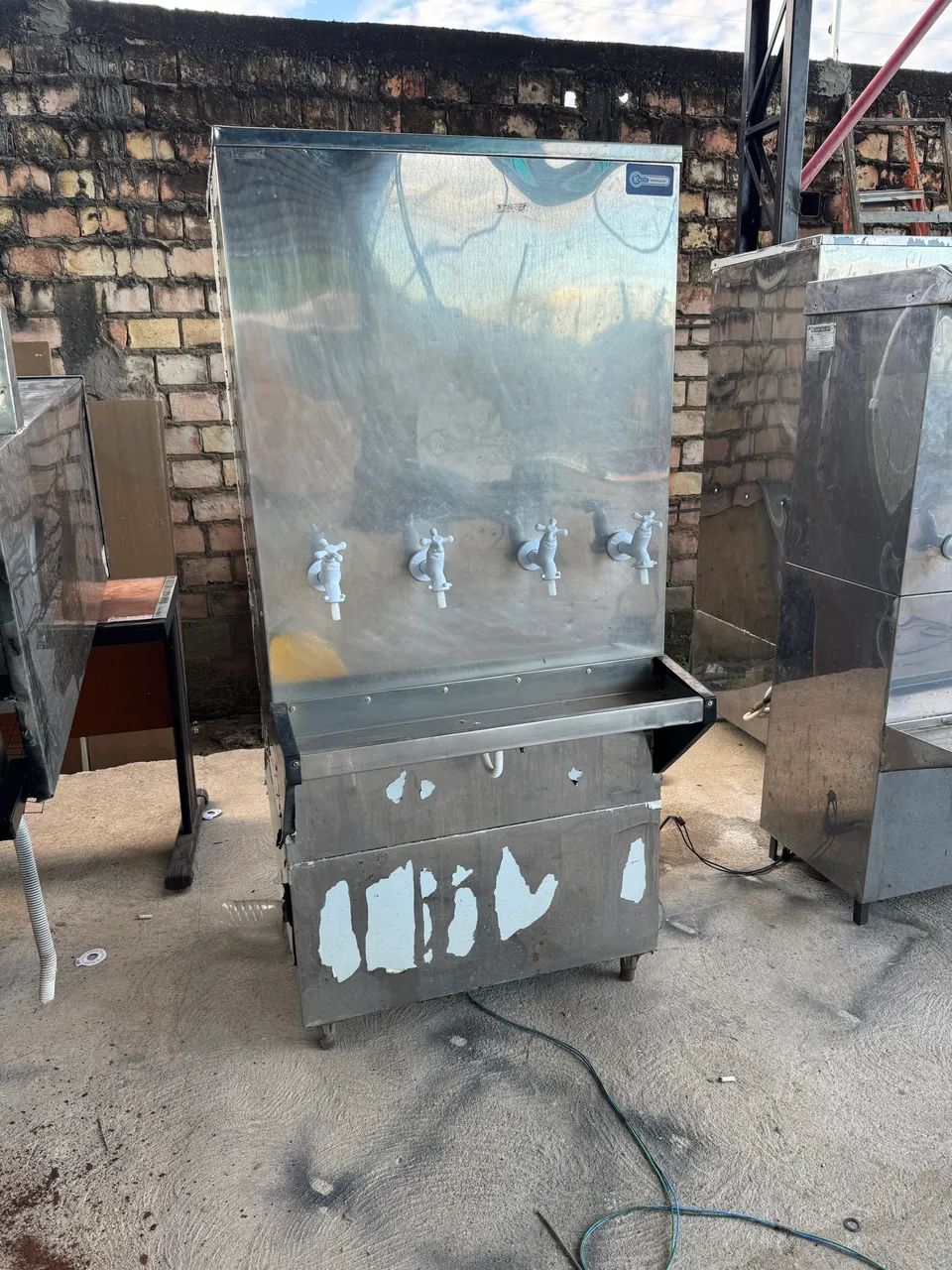 Bebedouro industrial 4 torneiras