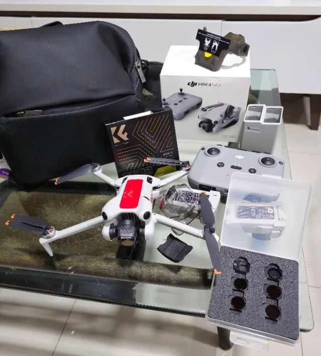 DJI Mini 4 Pro com 2 baterias originais e acessórios