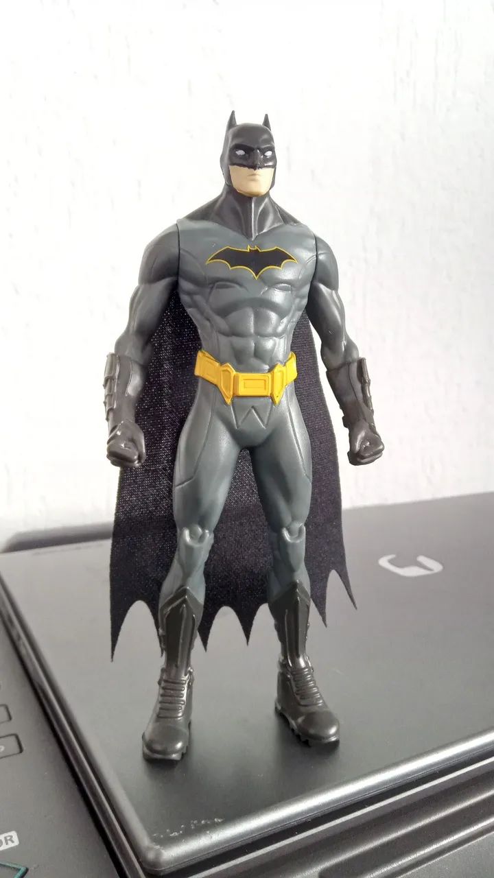 Batman Uniforme Clássico 16cm