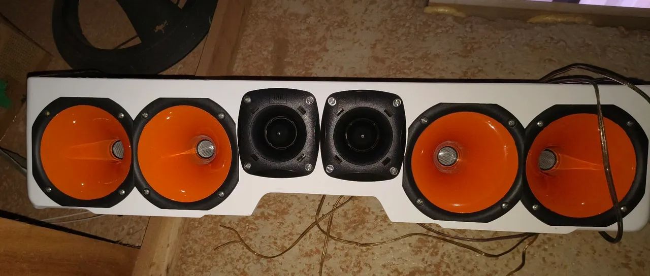Caixa com 4 cornetas JBL   D200 - Foto 2