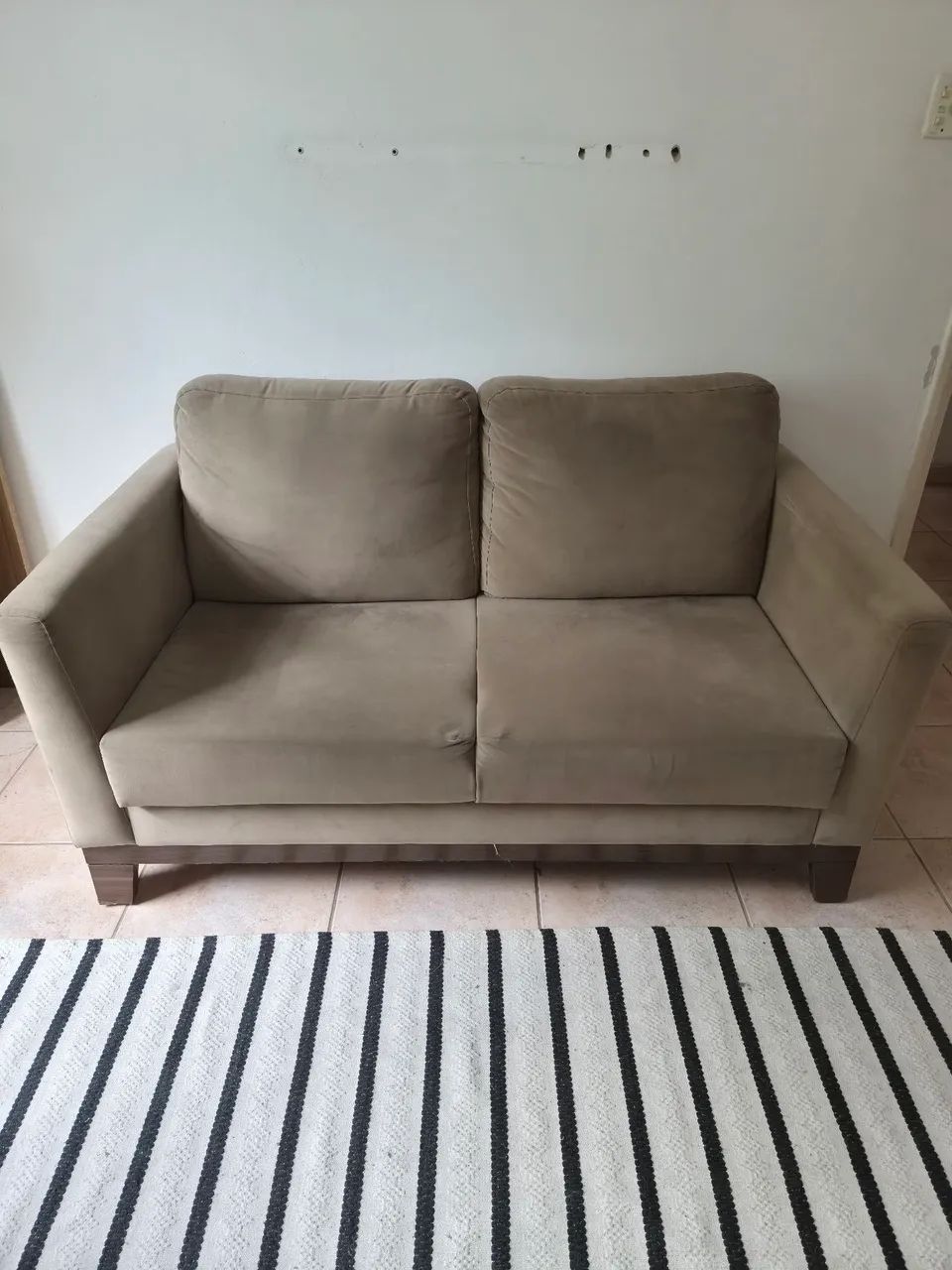 sofa 2 lugares 1,55cm cor castor, tecido veludo, sofá da Castro Alves. 