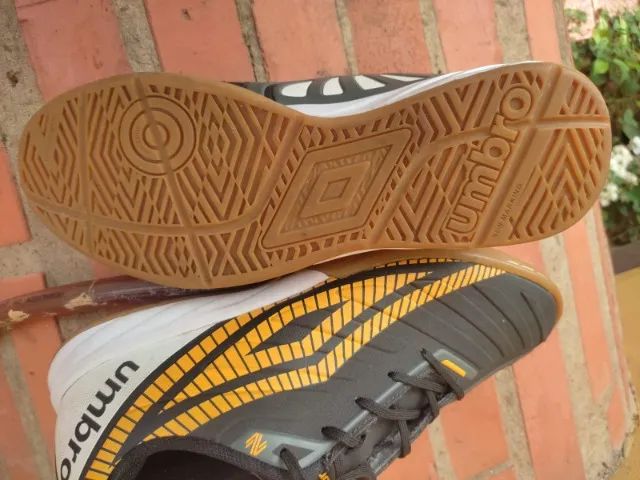 Tenis Futsal Chuteira Umbro Sala Z Club tam 42 quadra - Calçados