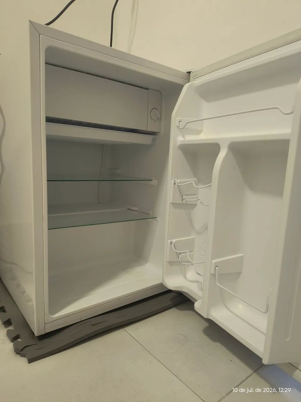 Vendo um Frigobar 
