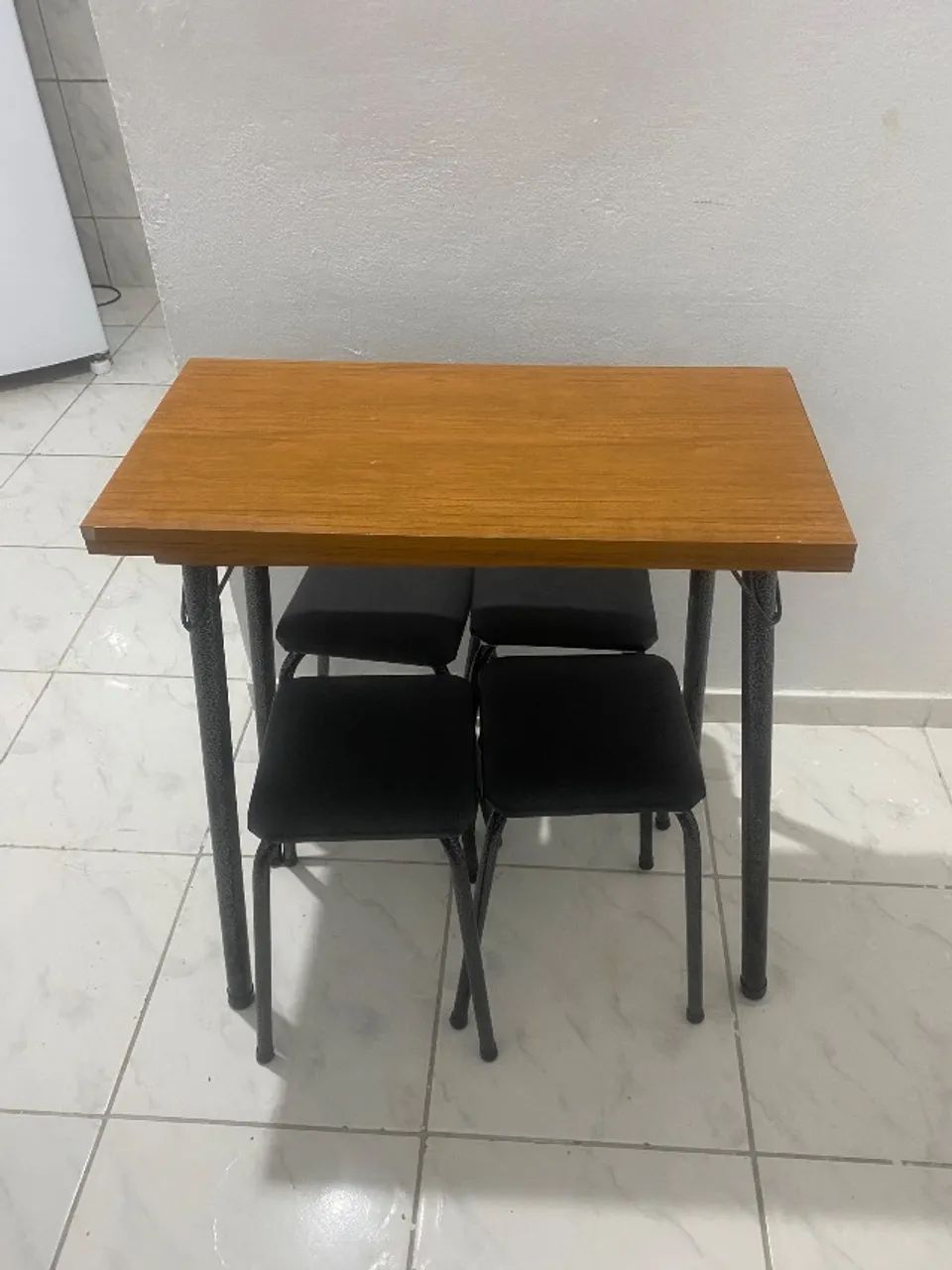 Vendo Mesa com 4 bancos  - Foto 4