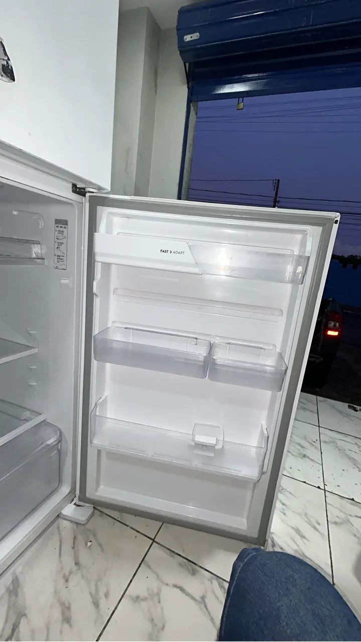 Geladeira Electrolux semi nova  - Foto 4