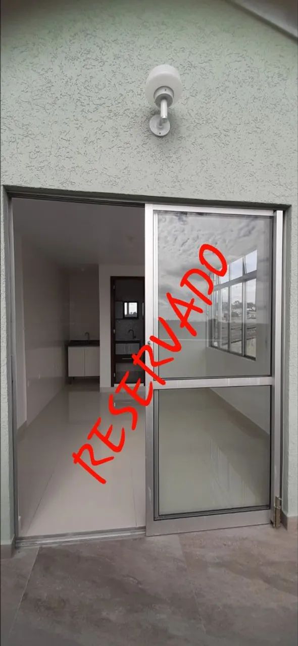 Alugo quarto com banheiro