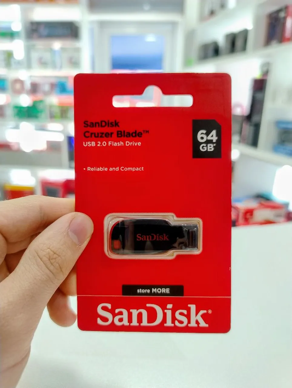 Pen Drive SanDisk Cruzer Blade 64GB USB 2.0 - Armazenamento