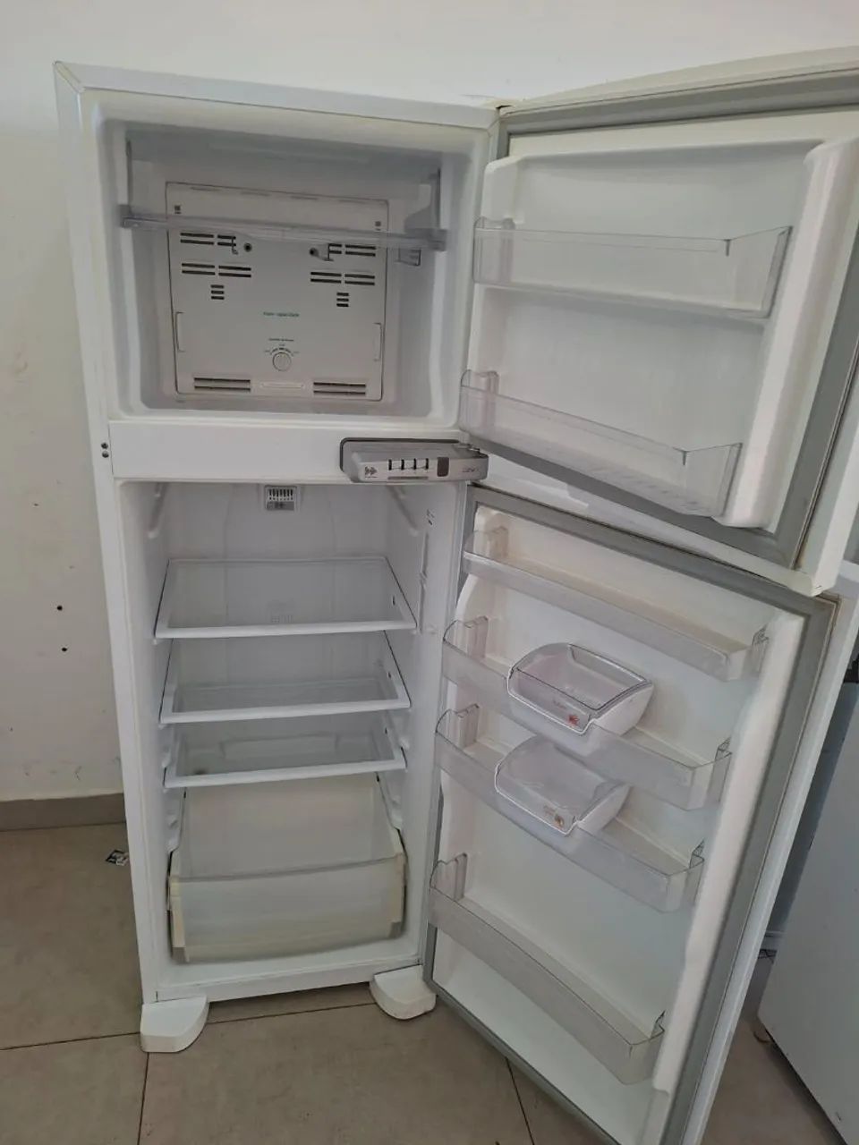 Vendo geladeira 220v - Foto 3