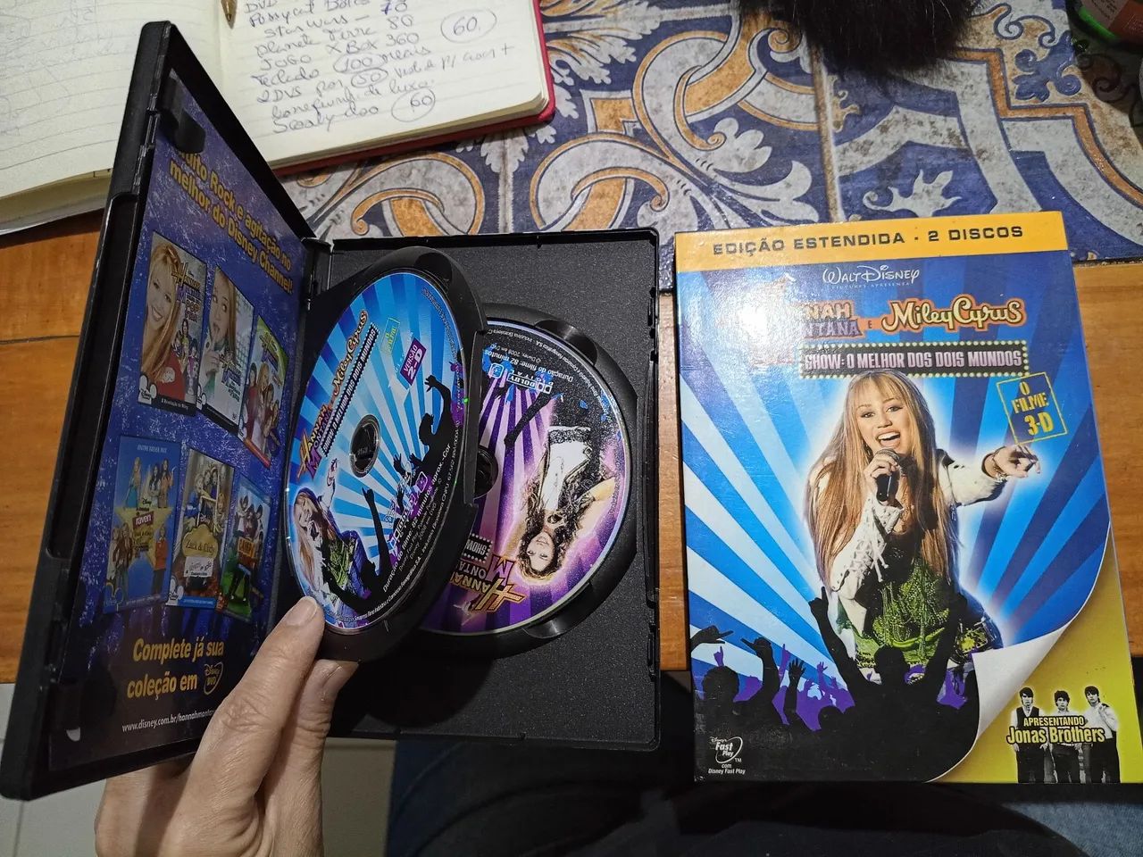 Kit com DVD duplo de Hannah Montana e CD de Miley Cyrus 