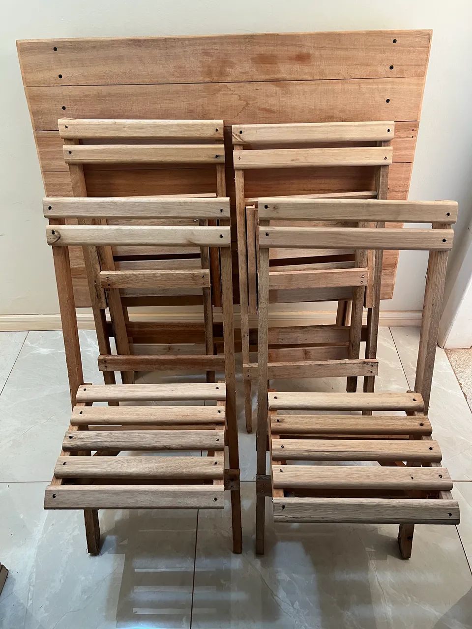 Vende- se mesa com quatro cadeiras  - Foto 2