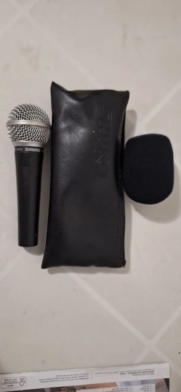 Vendo microfone cardioide Shure SM58 Original e bem conservado. 