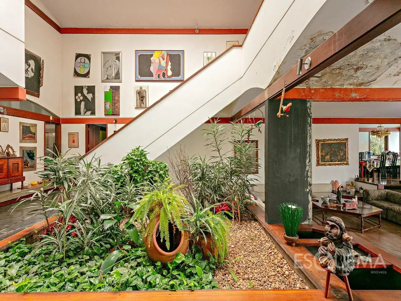Casa cercada por verde em rua tranquila - Foto 3