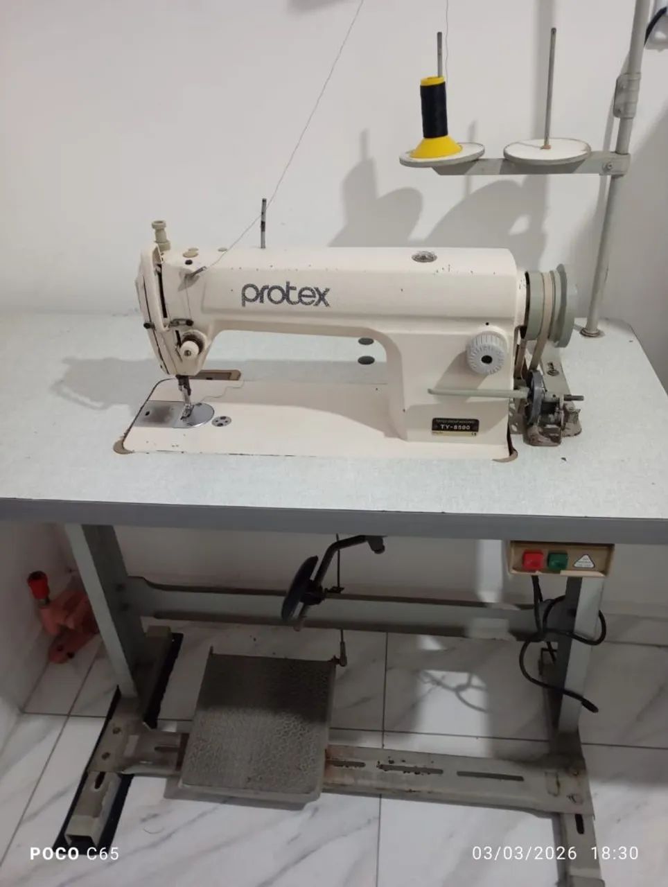 Máquina de costura reta industrial